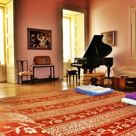 Palazzo Belli B&B Lecce Ruang foto